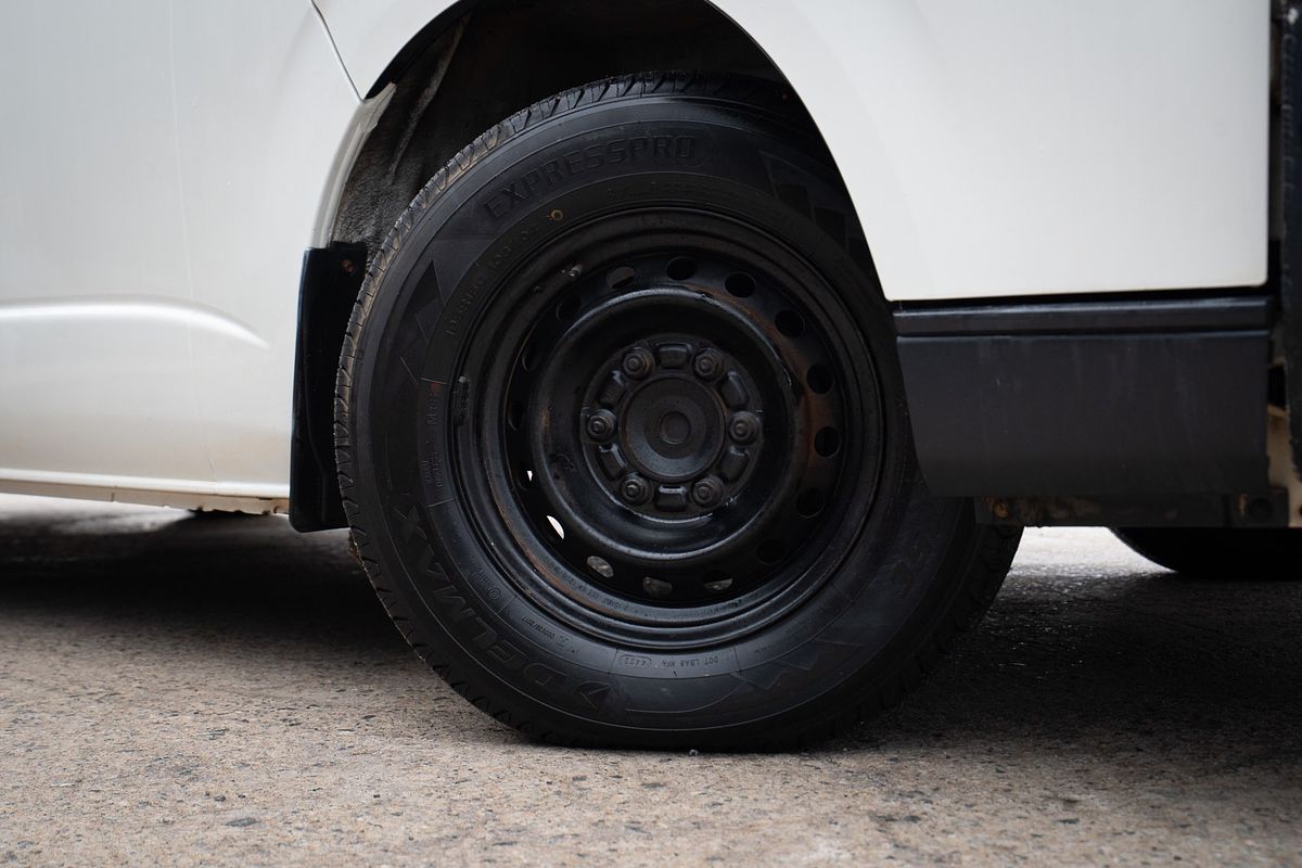 2009 Toyota Hiace Commuter KDH223R ELWB High Roof