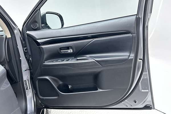 2021 Mitsubishi Outlander LS ZL thumb-18