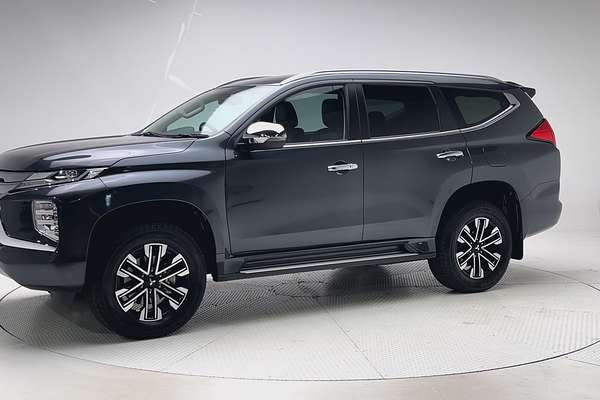 2023 Mitsubishi Pajero Sport GLS QF thumb-3