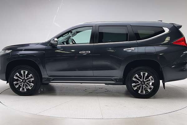 2023 Mitsubishi Pajero Sport GLS QF thumb-4