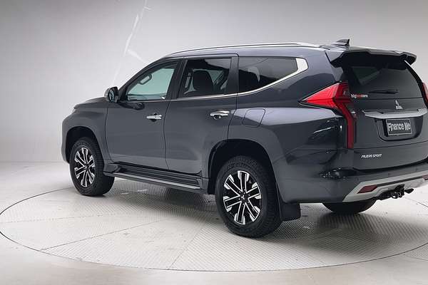 2023 Mitsubishi Pajero Sport GLS QF thumb-5