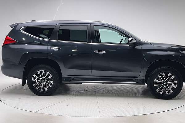 2023 Mitsubishi Pajero Sport GLS QF thumb-8