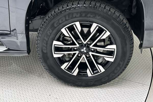 2023 Mitsubishi Pajero Sport GLS QF thumb-9