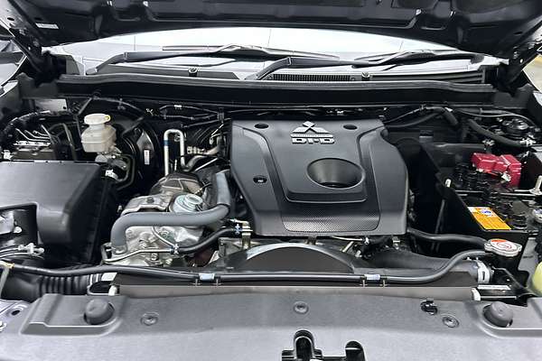 2023 Mitsubishi Pajero Sport GLS QF thumb-10