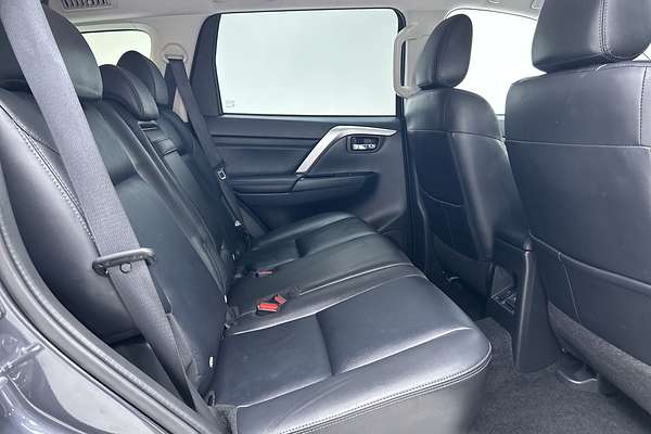 2023 Mitsubishi Pajero Sport GLS QF thumb-11