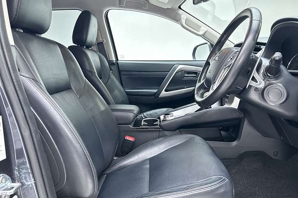 2023 Mitsubishi Pajero Sport GLS QF thumb-12