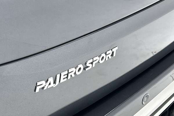 2023 Mitsubishi Pajero Sport GLS QF thumb-21