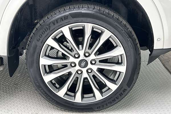 2024 Ford Everest Platinum 3.0L thumb-9