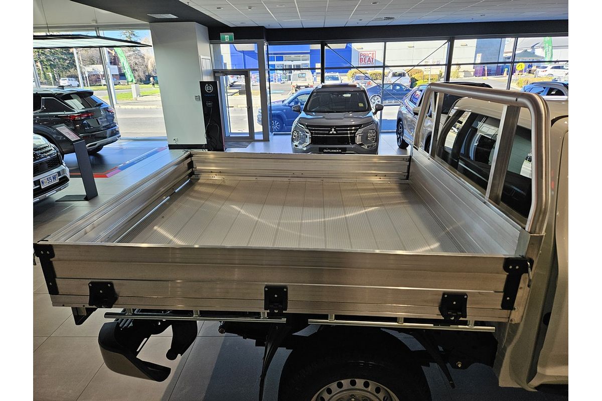 2026 Mitsubishi MV Triton GLX 2.4L D 6AT 4X4 CC CC