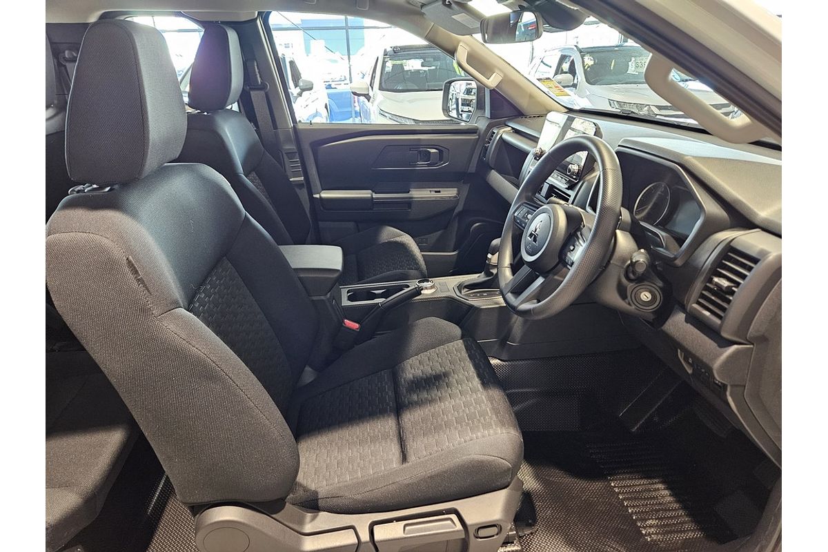 2026 Mitsubishi MV Triton GLX 2.4L D 6AT 4X4 CC CC