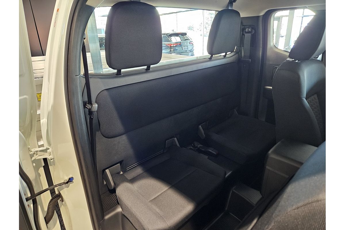 2026 Mitsubishi MV Triton GLX 2.4L D 6AT 4X4 CC CC