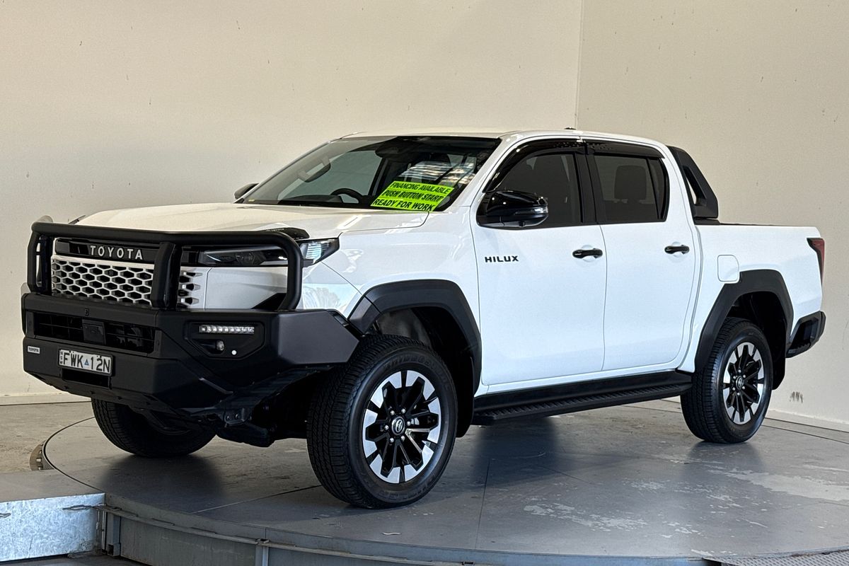 2025 Toyota Hilux SR5 48V GUN227R 4X4