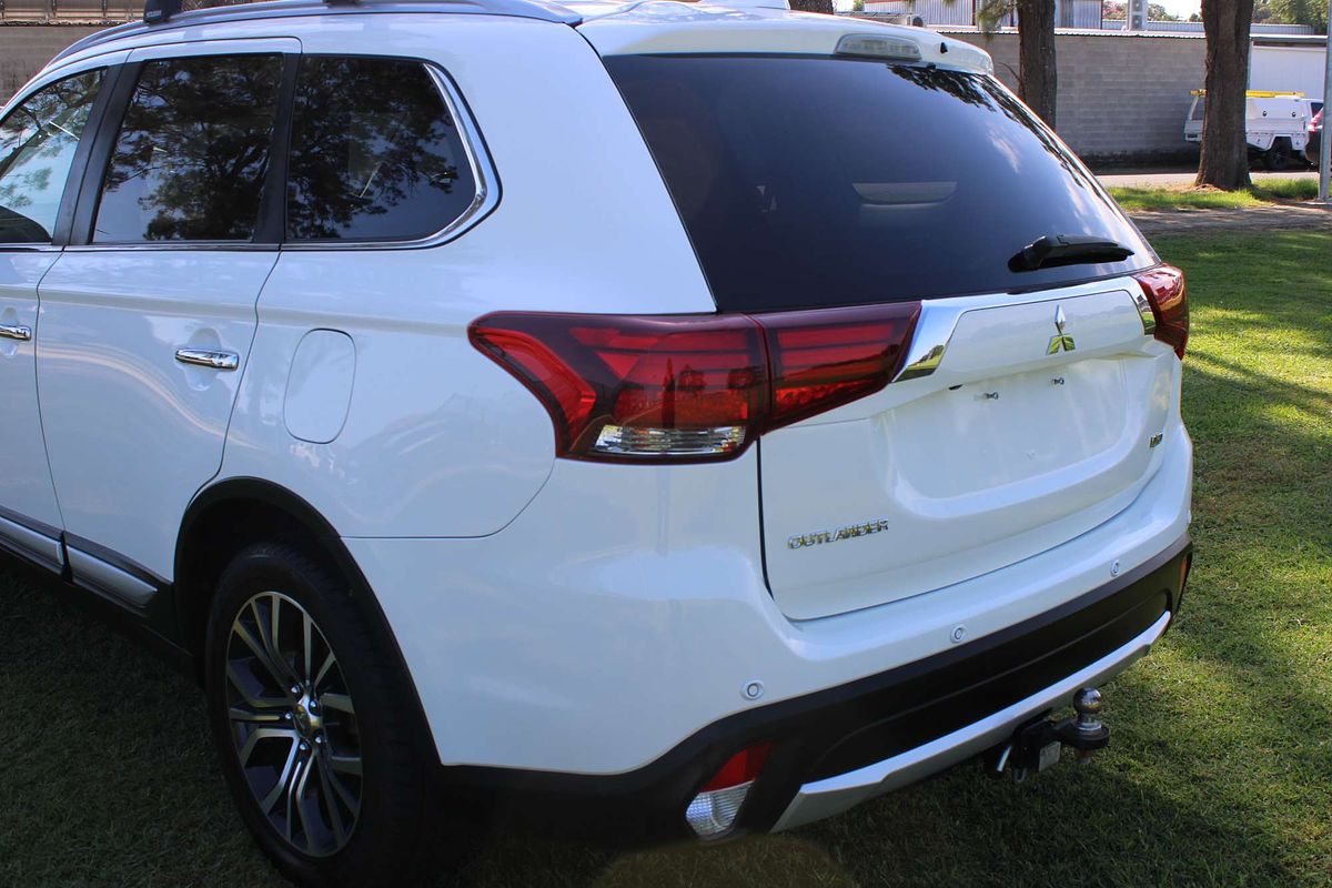 2017 MITSUBISHI OUTLANDER LS SAFETY PACK (4x4) 7 SEATS 6 SP AUTOMATIC 4D WAGON DT4 DIESEL