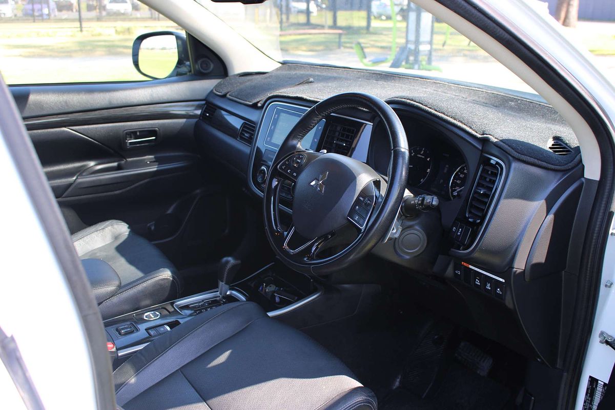 2017 MITSUBISHI OUTLANDER LS SAFETY PACK (4x4) 7 SEATS 6 SP AUTOMATIC 4D WAGON DT4 DIESEL