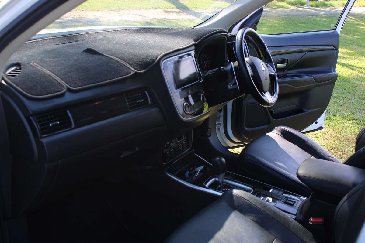 2017 MITSUBISHI OUTLANDER LS SAFETY PACK (4x4) 7 SEATS 6 SP AUTOMATIC 4D WAGON DT4 DIESEL