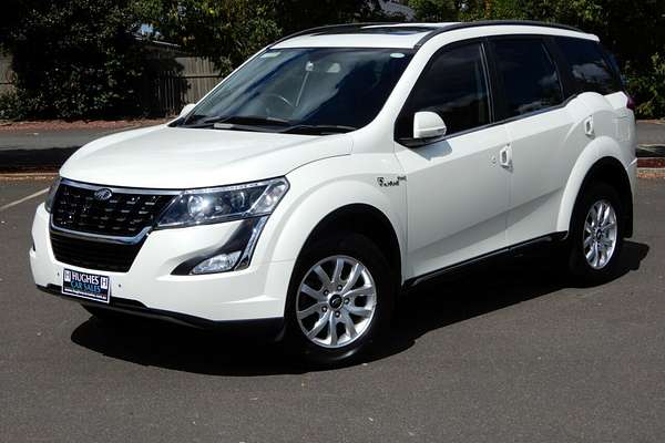 2021 Mahindra XUV500 W10