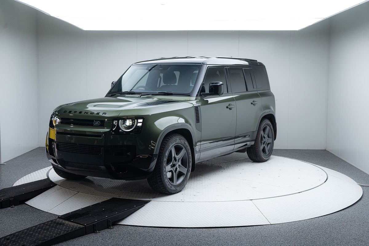 2026 Land Rover Defender 90 P425 X-Dynamic SE L663
