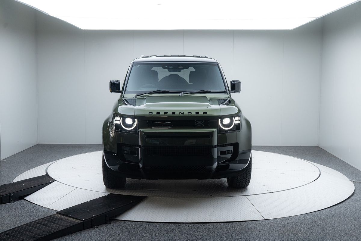 2026 Land Rover Defender 90 P425 X-Dynamic SE L663