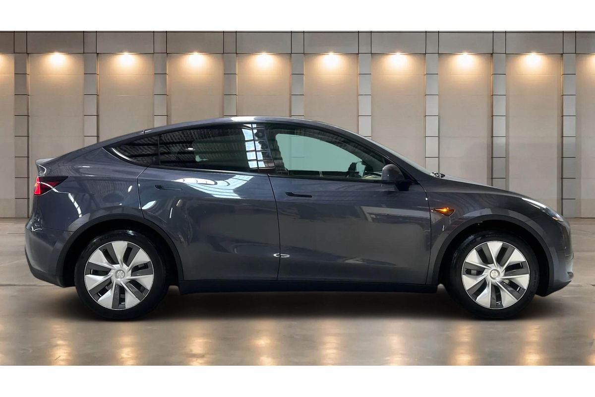 2022 Tesla Model Y Rear-Wheel Drive