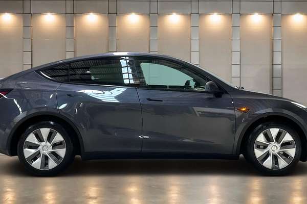 2022 Tesla Model Y Rear-Wheel Drive