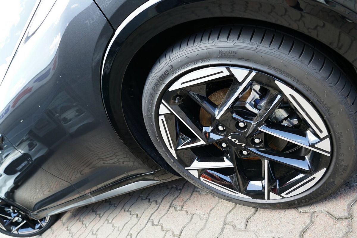 2025 Kia K4 GT-Line CL4m