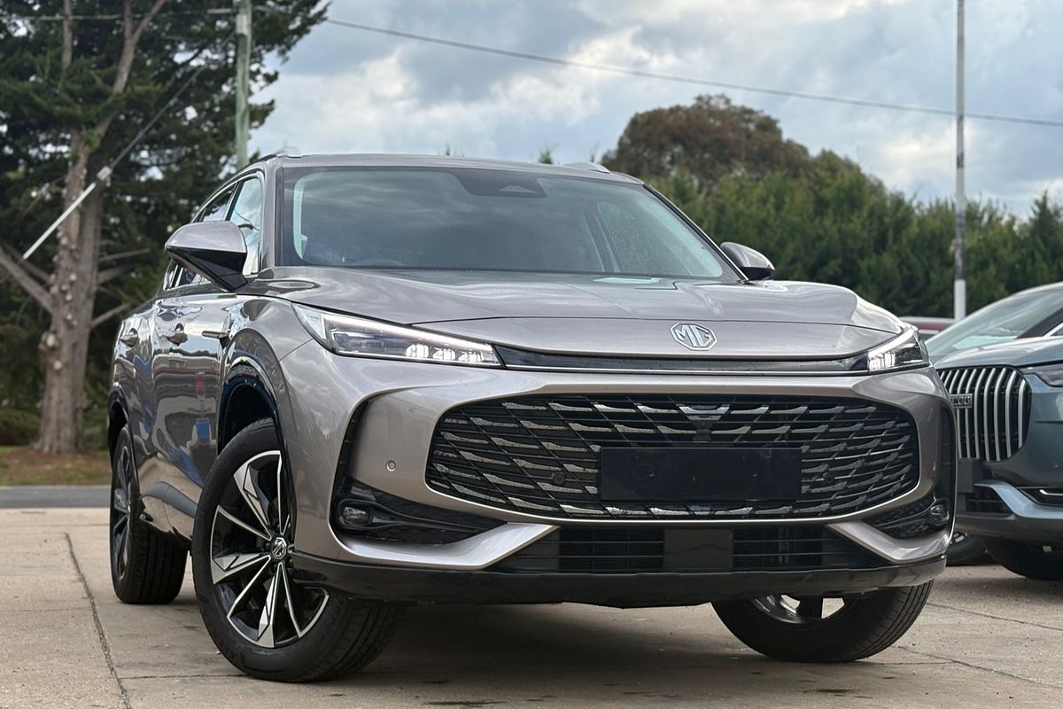 2024 MG HS Essence AS33