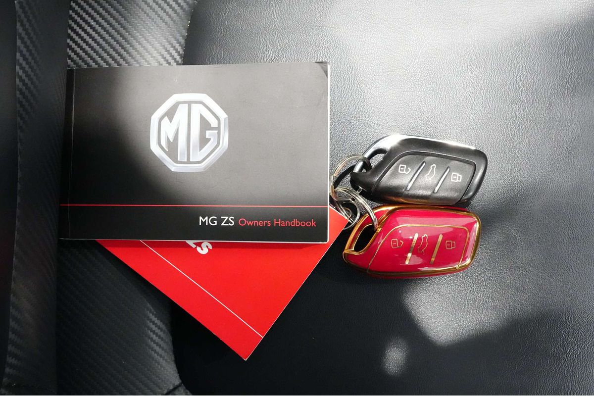 2021 MG ZST Essence