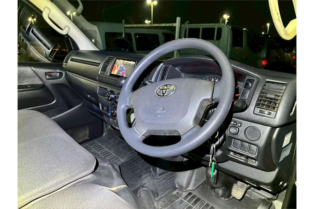 2016 Toyota Hiace DX 4WD