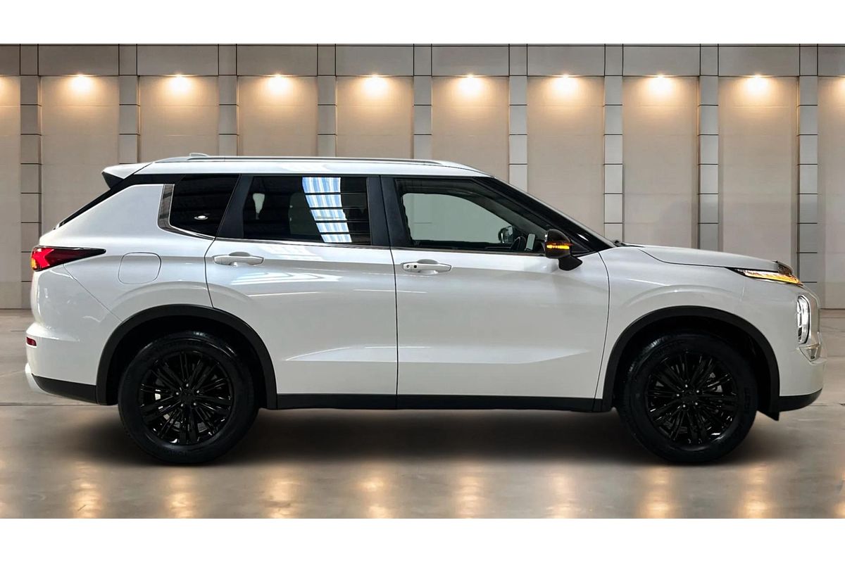 2024 Mitsubishi Outlander LS ZM