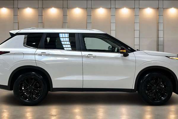 2024 Mitsubishi Outlander LS ZM