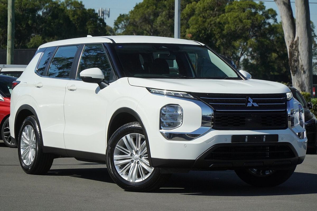 2023 Mitsubishi Outlander ES ZM