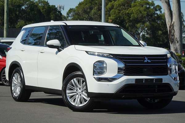 2023 Mitsubishi Outlander ES ZM