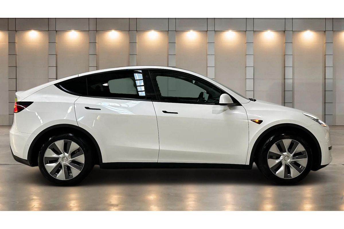 2022 Tesla Model Y Rear-Wheel Drive