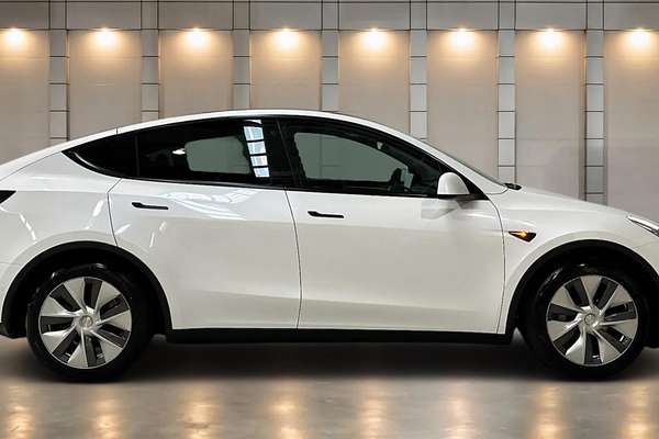 2022 Tesla Model Y Rear-Wheel Drive