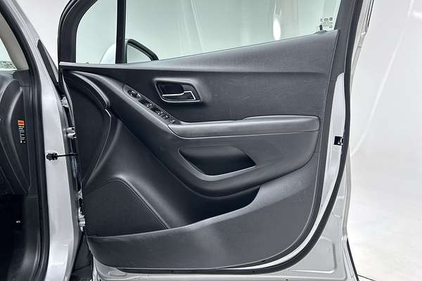 2015 Holden Trax LS TJ thumb-18