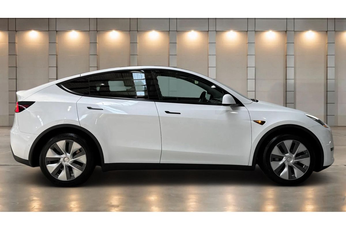 2022 Tesla Model Y Rear-Wheel Drive