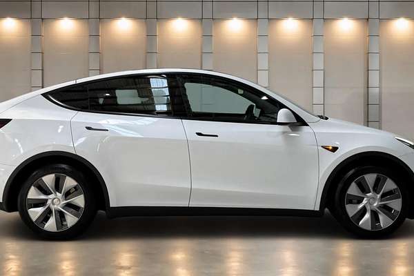 2022 Tesla Model Y Rear-Wheel Drive