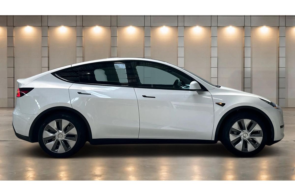 2022 Tesla Model Y Rear-Wheel Drive