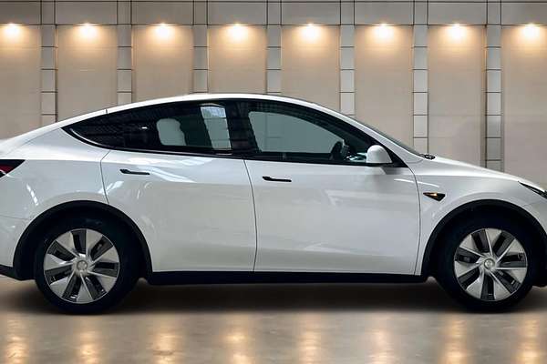 2022 Tesla Model Y Rear-Wheel Drive