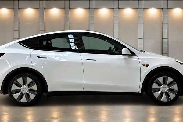2023 Tesla Model Y Rear-Wheel Drive