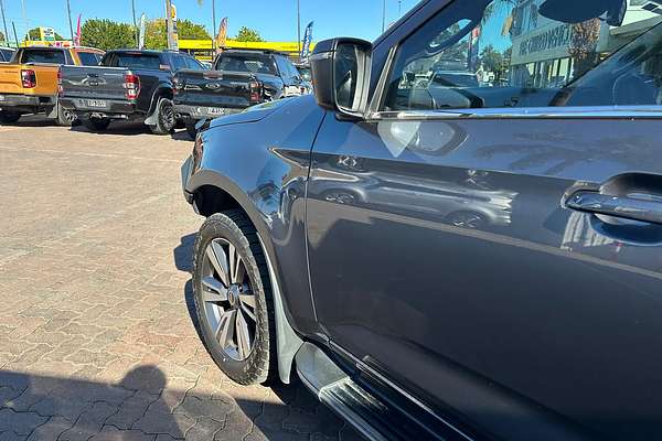 2023 Isuzu MU-X LS-T thumb-16