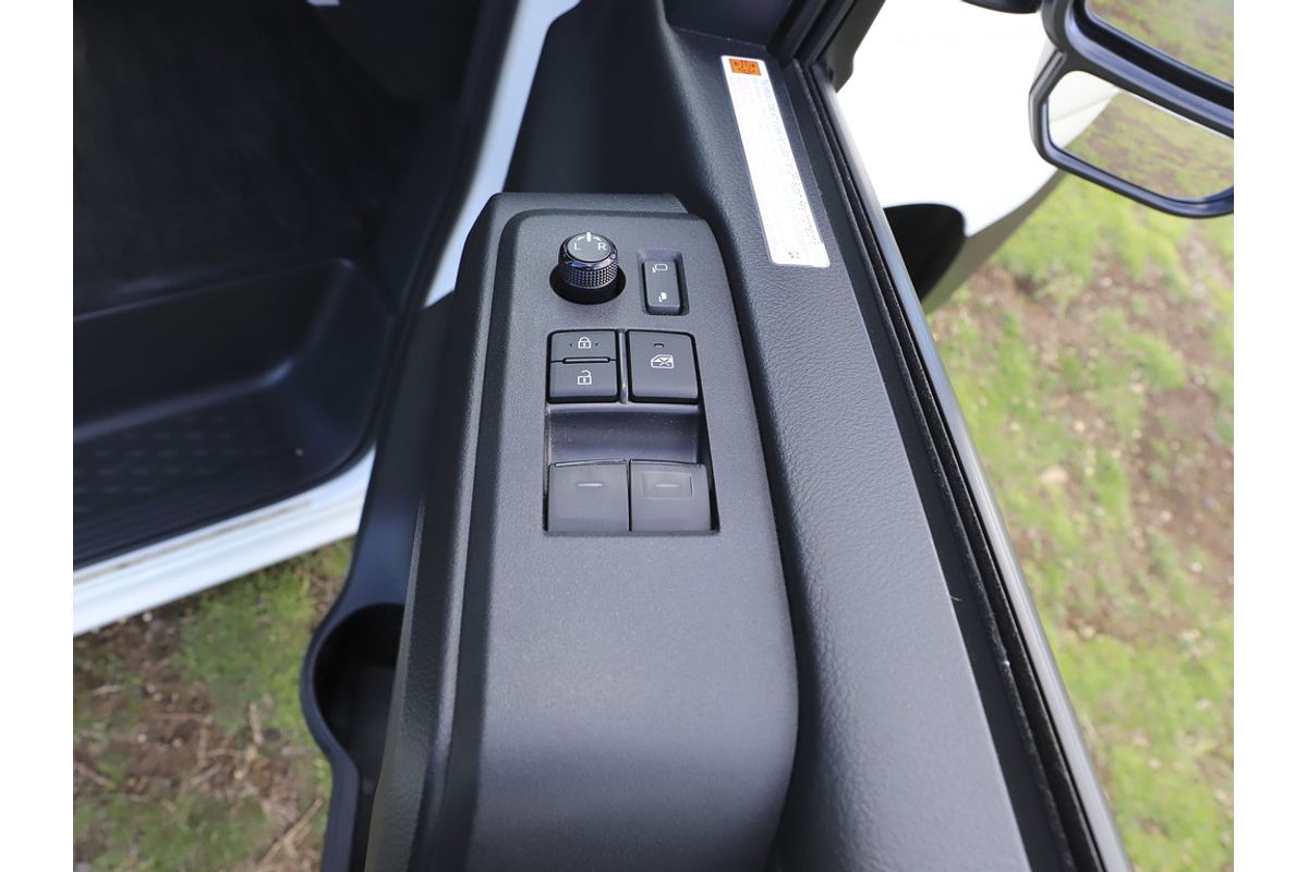 Hiace Van SLWB 2.8L T Diesel Automatic 9639220 005