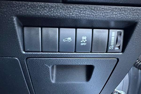 2023 Isuzu D-MAX X-TERRAIN 4X4 thumb-23