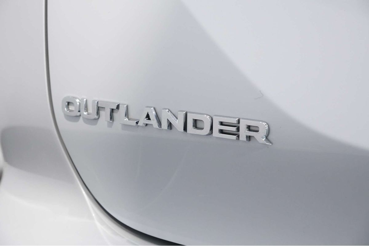 2022 Mitsubishi Outlander LS ZM