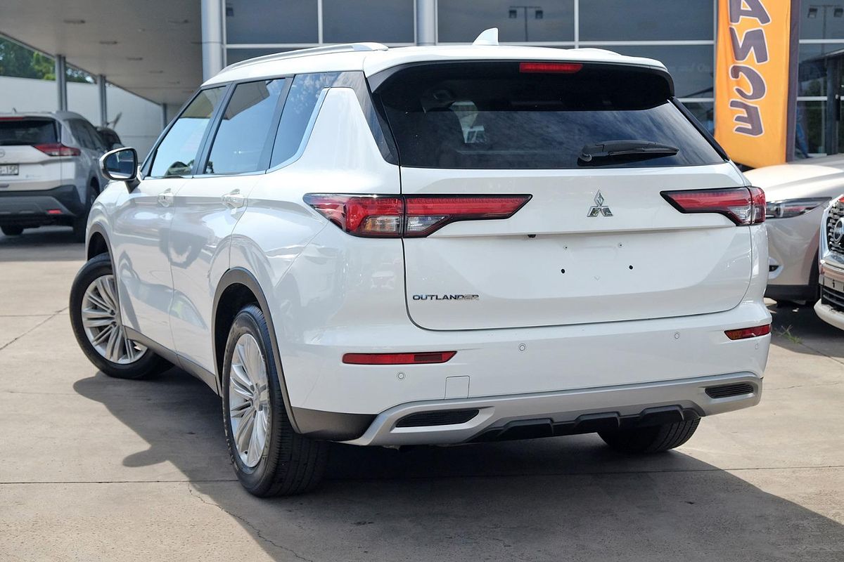 2024 Mitsubishi Outlander LS ZM