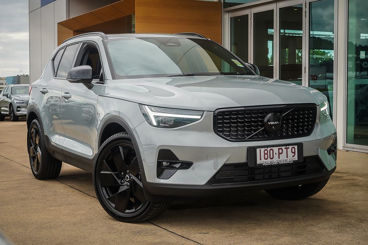 2025 Volvo XC40 Black Edition