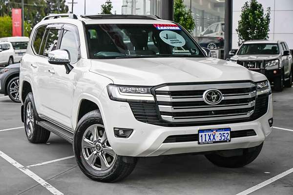 2023 Toyota Landcruiser Sahara FJA300R