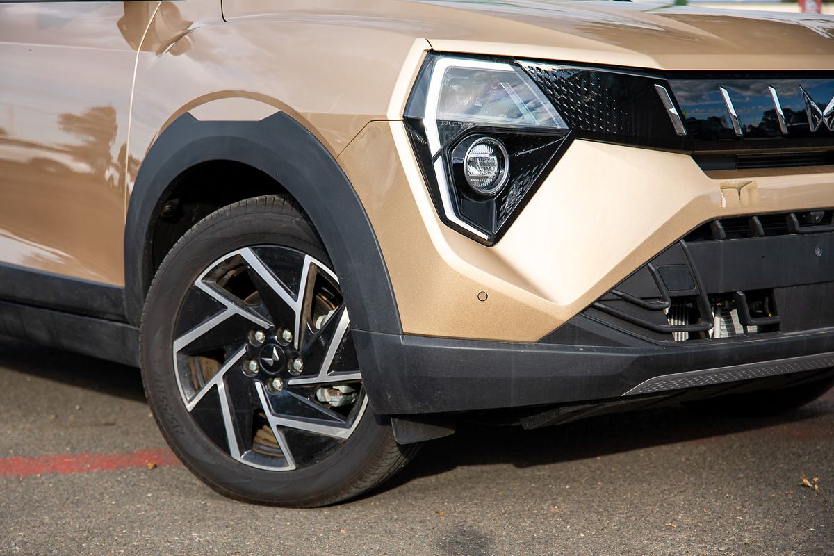 2025 Mahindra XUV3XO AX7L