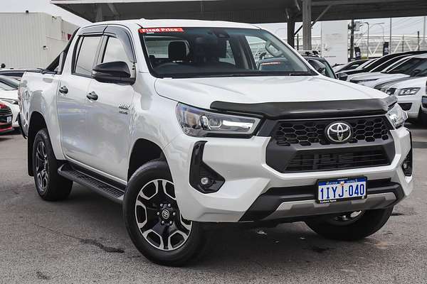 2025 Toyota Hilux SR5 48V GUN126R 4X4