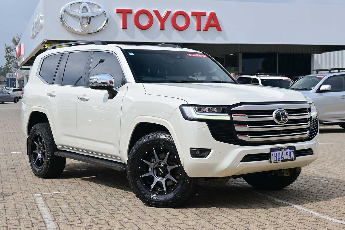 2022 Toyota Landcruiser Sahara FJA300R